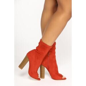 Fashion Nova Cinnamon Red Step Off Suede Heeled Bootie Women's Size 9